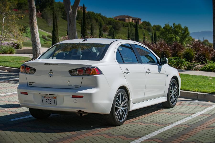  Mitsubishi Lancer SEL 2016 года  (NA) (фото 8 из 21)